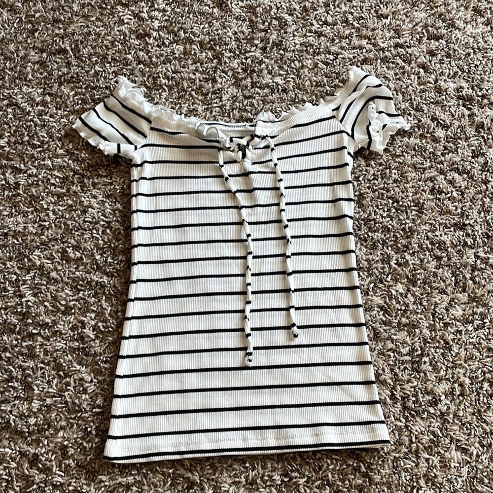 Black and white striped off the shoulder top. Size: XS
